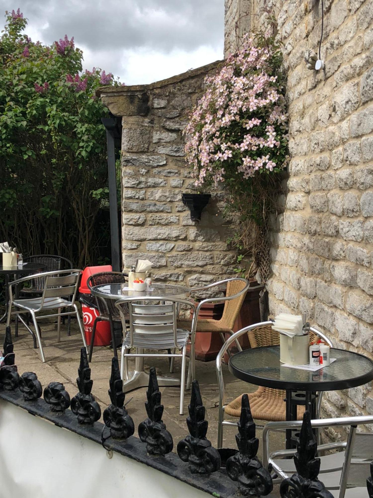 Bed and Breakfast Ramblers Rest Каслтон Екстер'єр фото